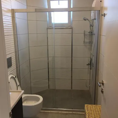 Serene Flat Close To Calis In 아파트